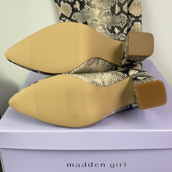 Brand new Madden Girl Woman’s Boots. Size 6. Comes with box but no top. - Picture 6 of 10